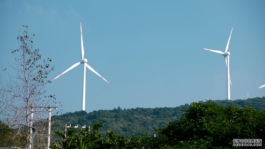 安热沙×LABUBU百年专业品牌借IP赢得年轻主场